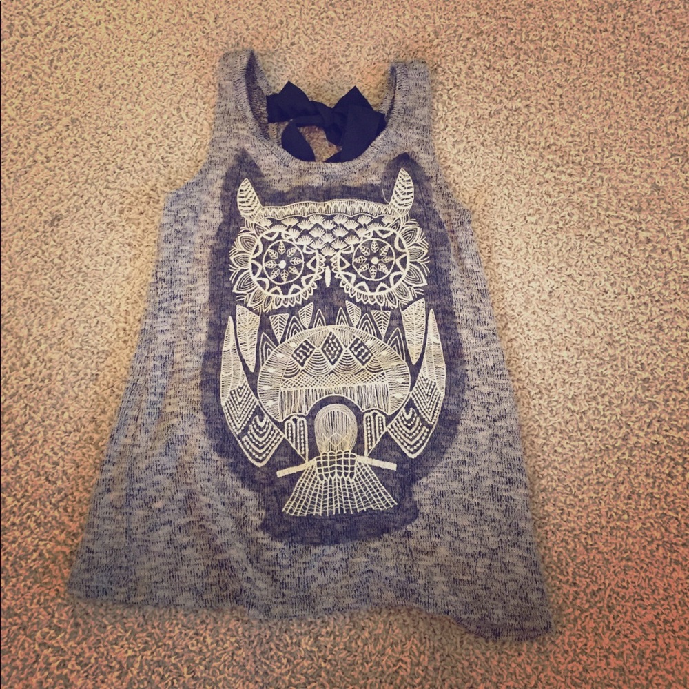 Blu-Planet Gray knit owl top size small ☘️